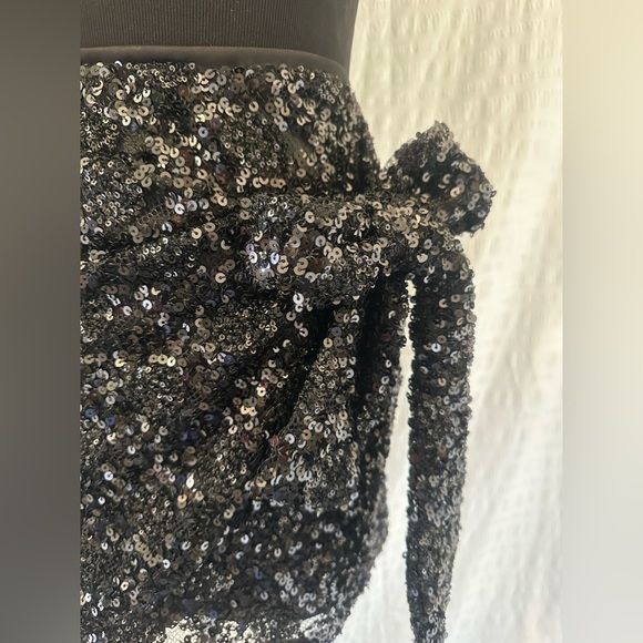Lulus. Women’s Black Sequin Wrap Mini Skirt Size XS - Picture 3 of 6